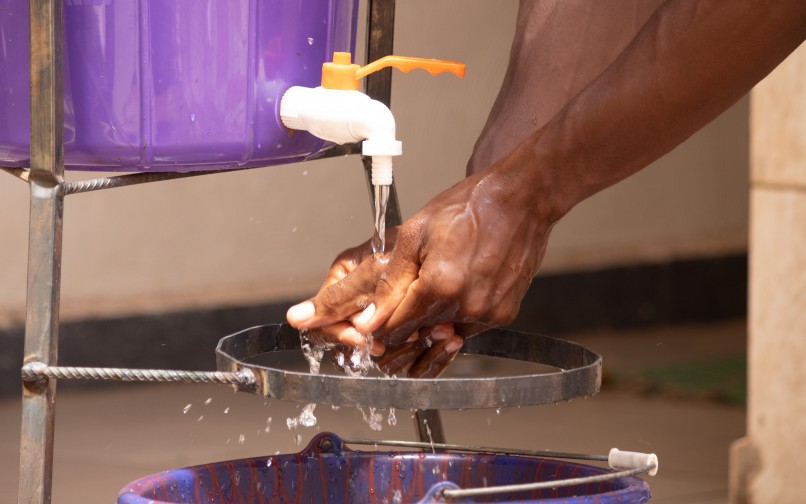 Hand hygiene remains essential in combatting the pandemic. Photo: Ousmane Traore for the World Bank.